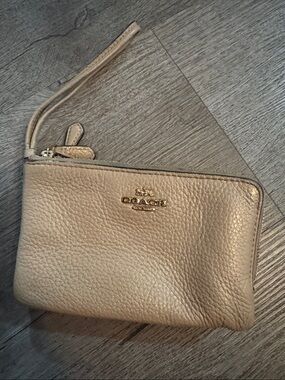 Coach Pebbled Leather Wristlet Clutch — Beige Taupe